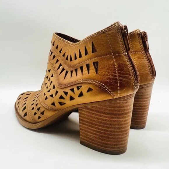 Sofft Boots Womens 8 Brown Leather Ankle Booties Laser Cut Heels Comfort Shoes - Picture 6 of 12